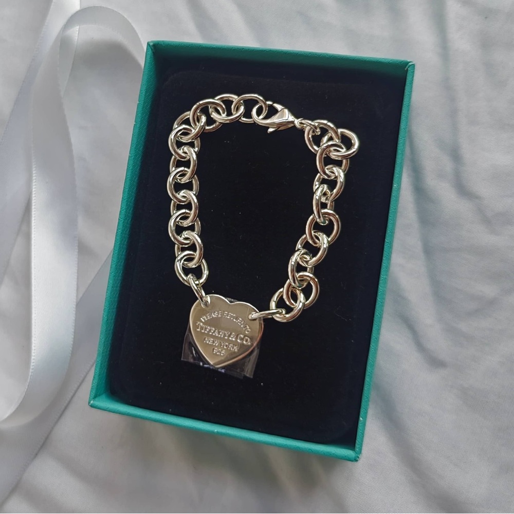 Elegant Silver Bracelet with Heart Charm